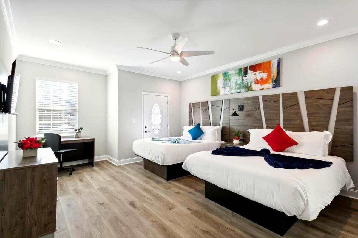 Brand New 5br, Outdoor Seating, Parking *