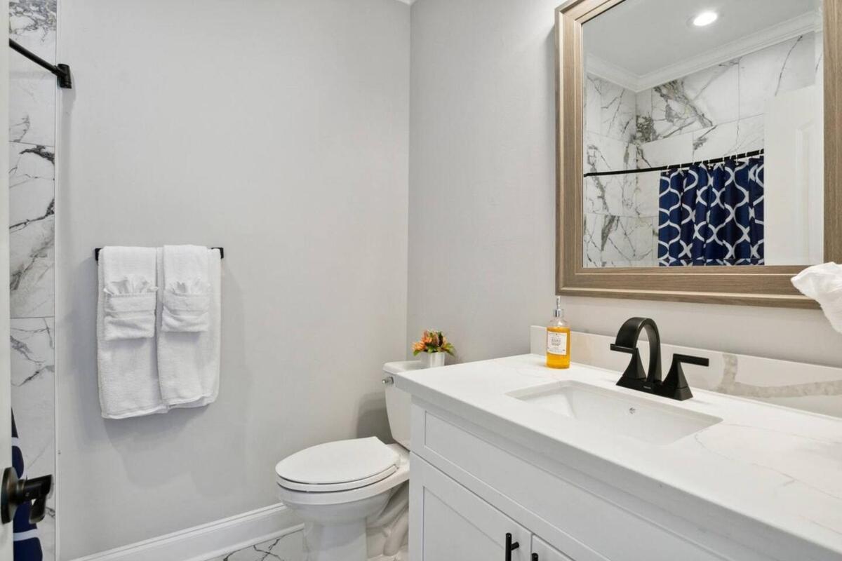 Brand New 5br, Outdoor Seating, Parking Holiday home