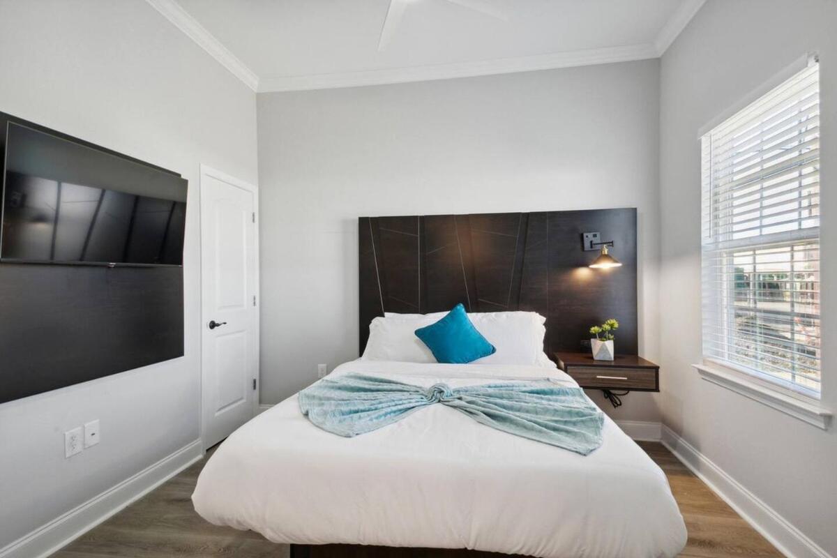 Holiday home Brand New 5br, Outdoor Seating, Parking